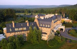 Pocono Mountains Modern Chalet - Long Pond, Pennsylvania