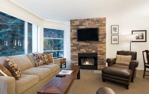 Cozy Ski-In Ski-Out Villa with Community Amenities - Whistler, Canada