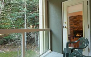 Cozy Ski-In Ski-Out Villa with Community Amenities - Whistler, Canada