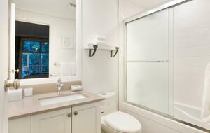 Cozy Ski-In Ski-Out Villa with Community Amenities - Whistler, Canada