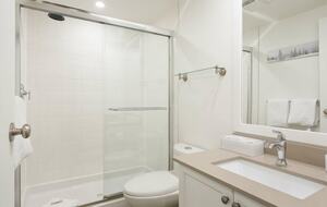 Cozy Ski-In Ski-Out Villa with Community Amenities - Whistler, Canada