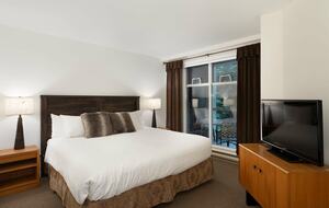 Cozy Ski-In Ski-Out Villa with Community Amenities - Whistler, Canada