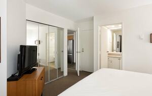 Cozy Ski-In Ski-Out Villa with Community Amenities - Whistler, Canada