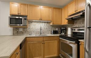 Cozy Ski-In Ski-Out Villa with Community Amenities - Whistler, Canada