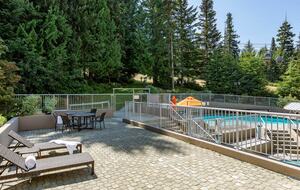 Woodrun Lodge 514 | Ski-In Ski-Out Condo w/ Pool, Hot Tub - Whistler, Canada