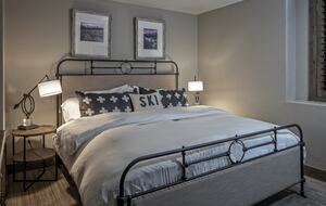 Cozy home in Breckenridge Historic District - ski, mountain bike & hike - walk to shopping + dining - Breckenridge, Colorado