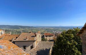 Charming Tuscan Getaway - Cortona, Italy