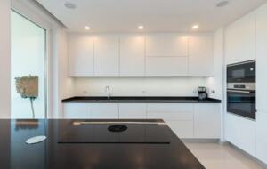 Modern 3-Bedroom Marina Getaway - Lagos, Portugal