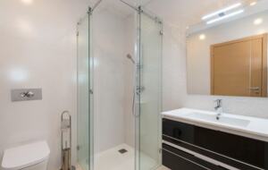 Modern 3-Bedroom Marina Getaway - Lagos, Portugal