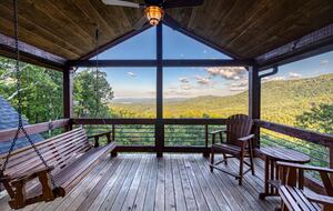 Luxury Mountain and Lake View Cabin - Blue Ridge, Georgia