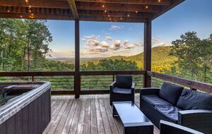 Luxury Mountain and Lake View Cabin - Blue Ridge, Georgia
