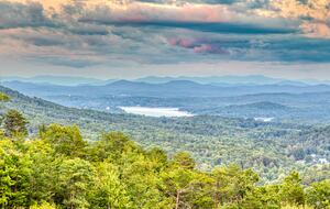 Luxury Mountain and Lake View Cabin - Blue Ridge, Georgia