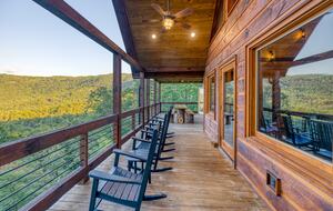 Luxury Mountain and Lake View Cabin - Blue Ridge, Georgia