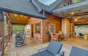 Luxury Mountain and Lake View Cabin - Blue Ridge, Georgia