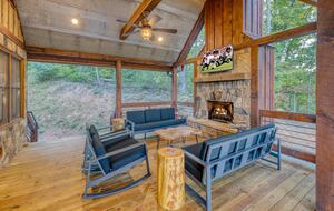 Luxury Mountain and Lake View Cabin - Blue Ridge, Georgia