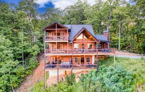 Luxury Mountain and Lake View Cabin - Blue Ridge, Georgia