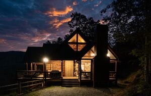 Luxury Mountain and Lake View Cabin - Blue Ridge, Georgia