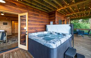 Luxury Mountain and Lake View Cabin - Blue Ridge, Georgia