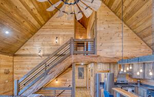 Luxury Mountain and Lake View Cabin - Blue Ridge, Georgia