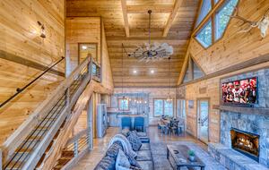 Luxury Mountain and Lake View Cabin - Blue Ridge, Georgia