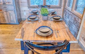 Luxury Mountain and Lake View Cabin - Blue Ridge, Georgia