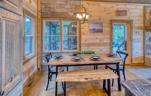 Luxury Mountain and Lake View Cabin - Blue Ridge, Georgia