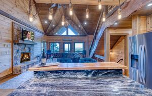 Luxury Mountain and Lake View Cabin - Blue Ridge, Georgia