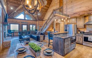 Luxury Mountain and Lake View Cabin - Blue Ridge, Georgia