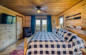 Luxury Mountain and Lake View Cabin - Blue Ridge, Georgia