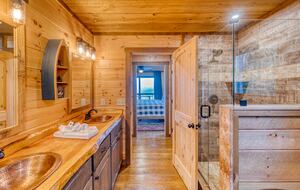 Luxury Mountain and Lake View Cabin - Blue Ridge, Georgia