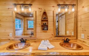 Luxury Mountain and Lake View Cabin - Blue Ridge, Georgia