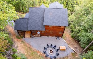 Luxury Mountain and Lake View Cabin - Blue Ridge, Georgia