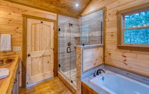 Luxury Mountain and Lake View Cabin - Blue Ridge, Georgia