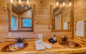 Luxury Mountain and Lake View Cabin - Blue Ridge, Georgia