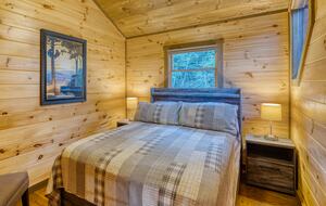 Luxury Mountain and Lake View Cabin - Blue Ridge, Georgia