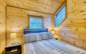 Luxury Mountain and Lake View Cabin - Blue Ridge, Georgia