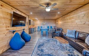 Luxury Mountain and Lake View Cabin - Blue Ridge, Georgia