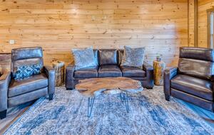 Luxury Mountain and Lake View Cabin - Blue Ridge, Georgia