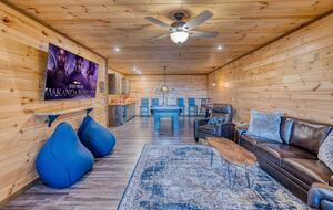 Luxury Mountain and Lake View Cabin - Blue Ridge, Georgia