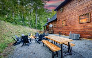 Luxury Mountain and Lake View Cabin - Blue Ridge, Georgia