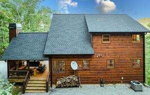 Luxury Mountain and Lake View Cabin - Blue Ridge, Georgia