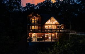 Luxury Mountain and Lake View Cabin - Blue Ridge, Georgia