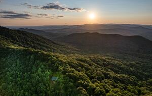Luxury Mountain and Lake View Cabin - Blue Ridge, Georgia