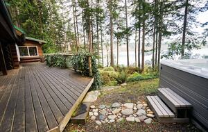 Wild Oyster Lodge on Hood Canal | Beach and Hot Tub - Quilcene, Washington