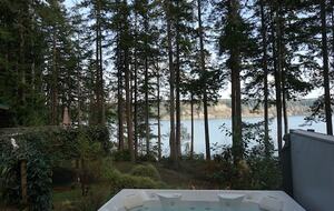 Wild Oyster Lodge on Hood Canal | Beach and Hot Tub - Quilcene, Washington