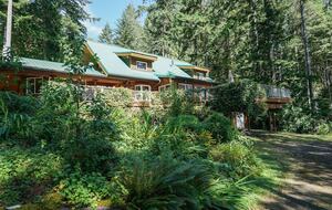 Wild Oyster Lodge on Hood Canal | Beach and Hot Tub - Quilcene, Washington