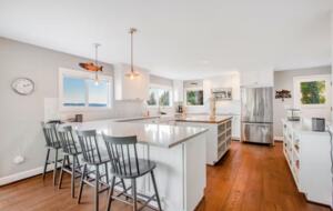 Sound of Sight Bayfront Stunner - Allyn, Washington