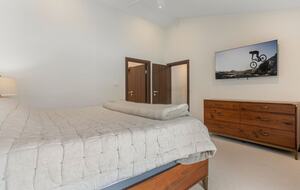 Modern 4BR Duplex | On Golf Course | Minutes to Beaver Creek + Vail - Avon, Colorado