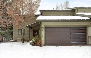 Modern 4BR Duplex | On Golf Course | Minutes to Beaver Creek + Vail - Avon, Colorado