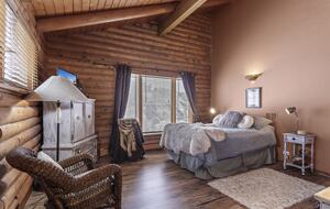 2ND MASTER BEDROOM WITH ENSUITE BATHROOM